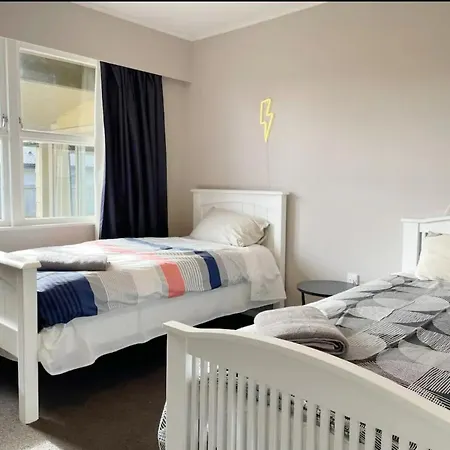 3 Bedroom Family House In Excellent Location Hamilton Exterior photo