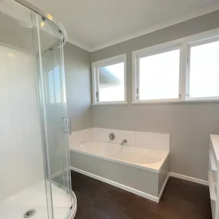 3 Bedroom Family House In Excellent Location Hamilton Exterior photo