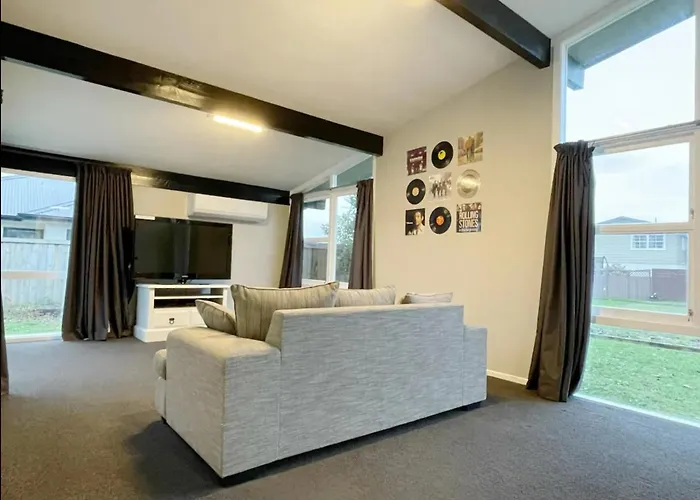3 Bedroom Family House In Excellent Location