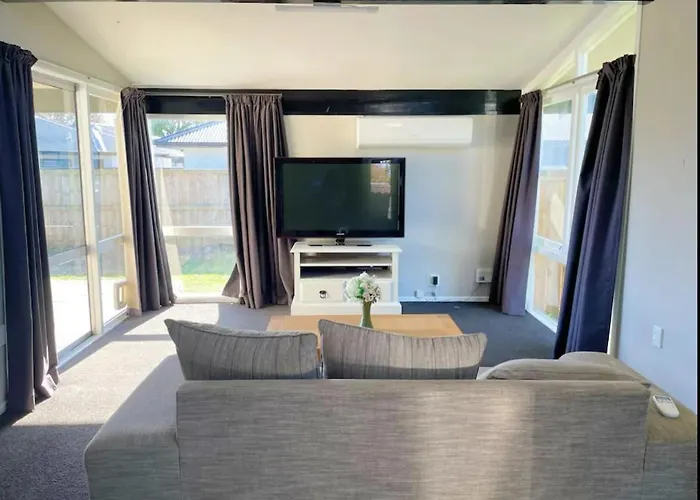 3 Bedroom Family House In Excellent Location